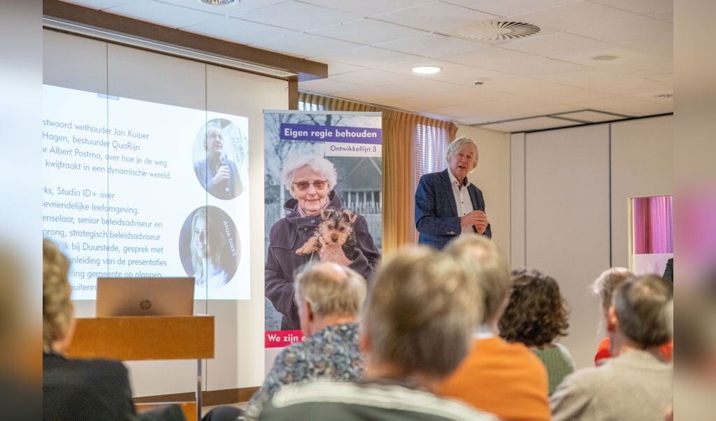 Wethouder Jan Kuiper aan het woord op het symposium.