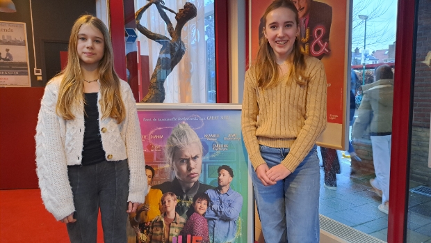 Eigen school in de bioscoop; Leerlingen Amalia Astro naar Baarnse première