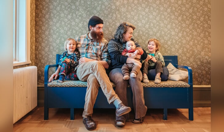 Jacco Langelaar en Mieke Oostveen en hun drie kinderen hebben hun plek gevonden in Särna in Zweden.