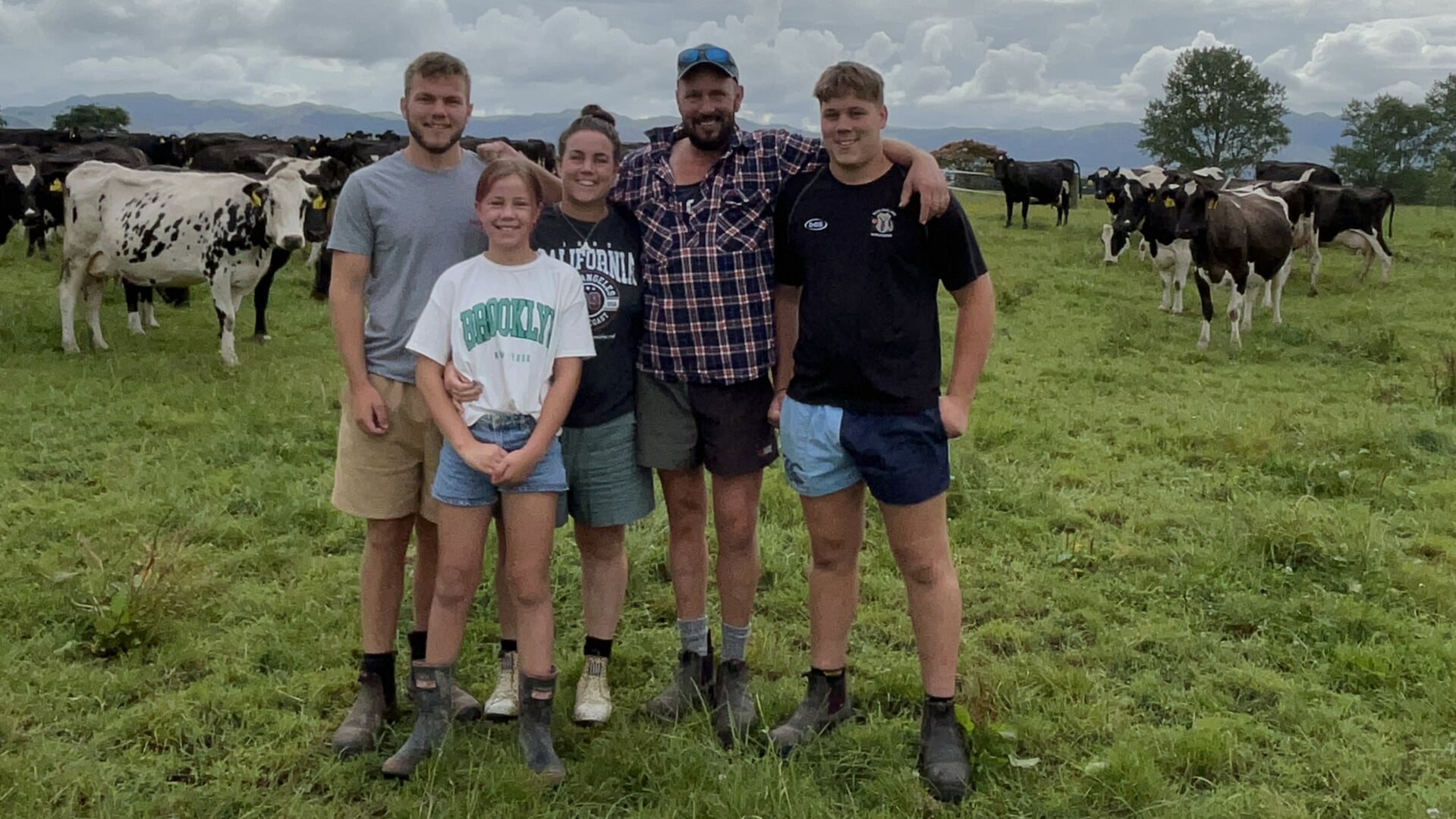 De familie Van Kessel is helemaal thuis in Nieuw-Zeeland. In het land van de 'Kiwi's' vonden ze de ideale basis voor hun boerenbedrijf.