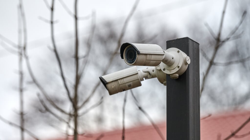 Stockfoto van surveillancecamera's. De gemeente Woudenberg vindt het noodzakelijk om in de dorpsstraat tijdelijk cameratoezicht te plaatsen.
