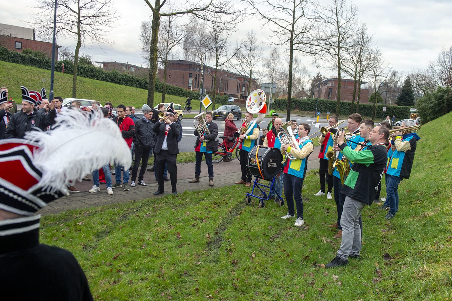 Hoogland start carnaval met dorpsomdoop naar 't Zankruuersgat