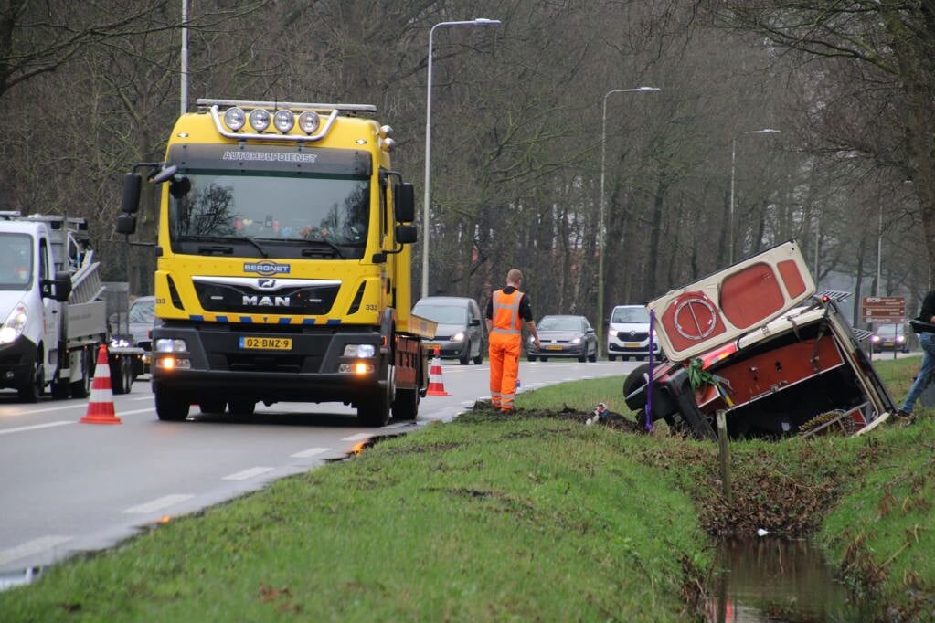 Bestelwagen Belandt In Sloot In Renswoude - Scherpenzeelse Krant ...