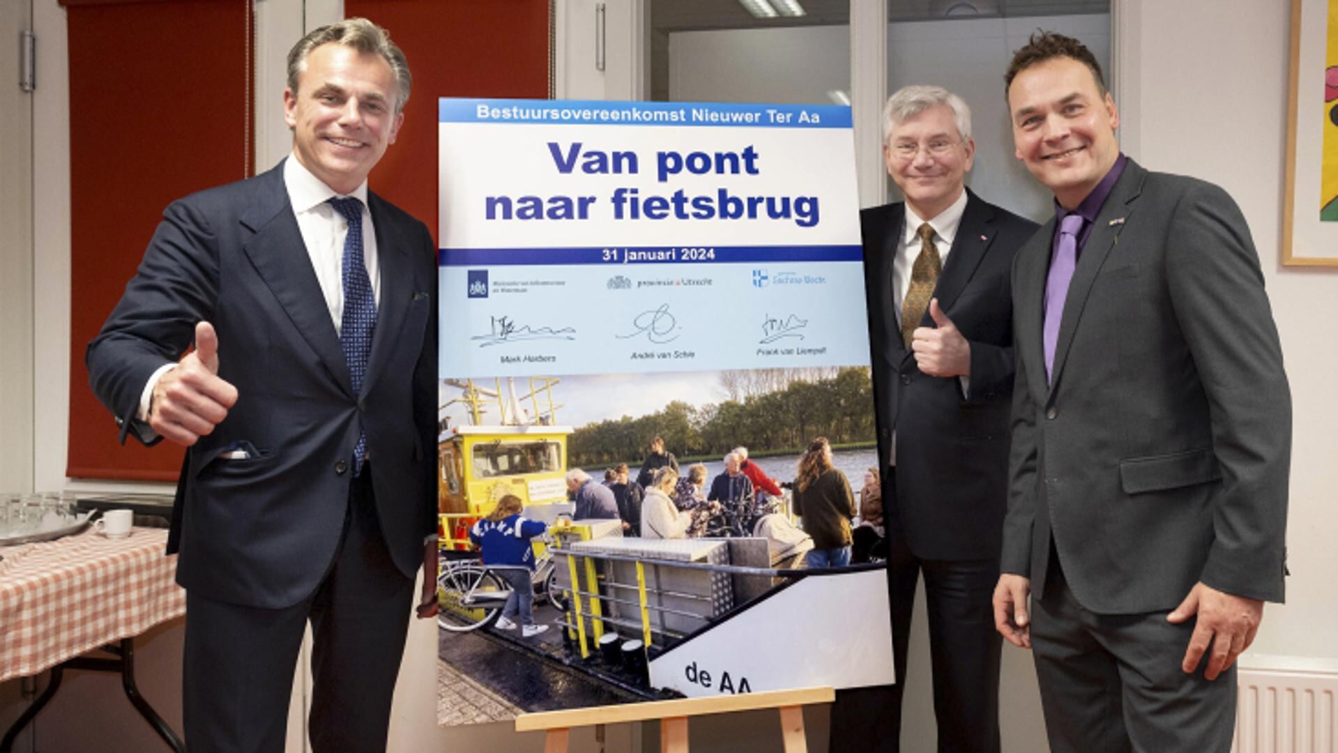 Minister Mark Harbers, gedeputeerde André van Schie en wethouder Frank van Liempdt