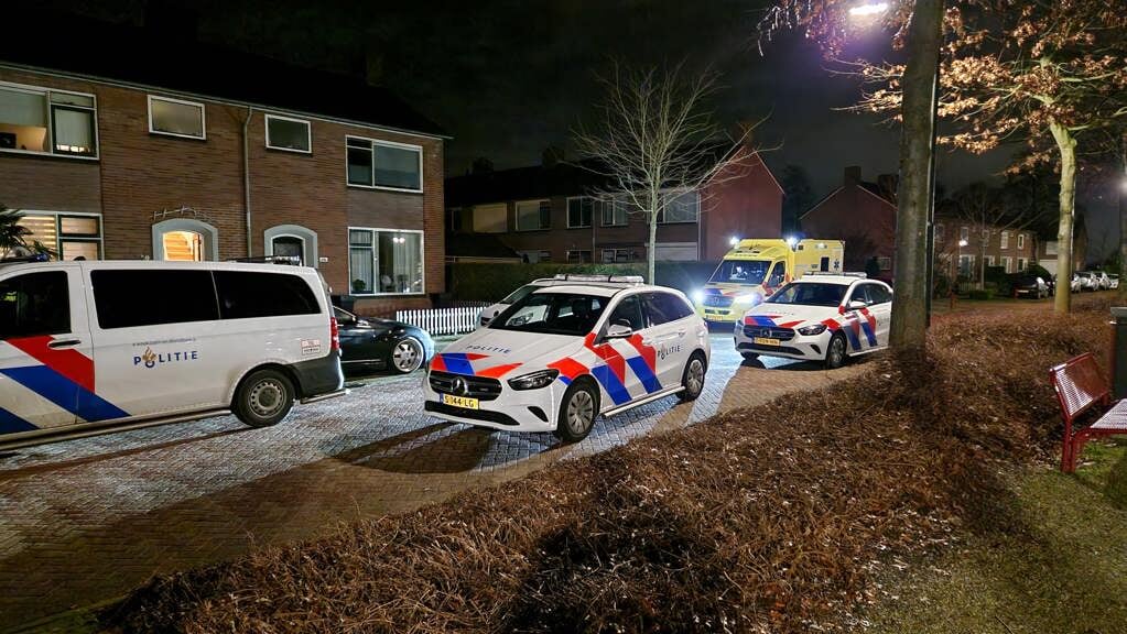 Man (46) Gewond Bij Steekincident In De Prins Bernhardstraat; Vrouw (34 ...