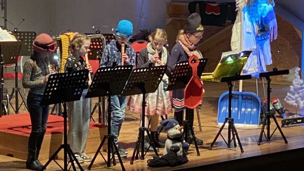 Enkele jeugdige muzikanten tijdens het Sneeuwpretconcert van Ons Genoegen.