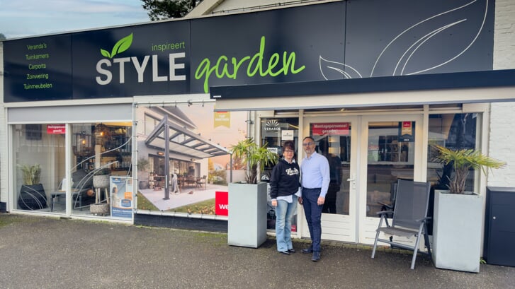 Lau-rik Davidse en Irma van Geffen, eigenaren van Style Garden zijn trots dat ze hun tienjarig bestaan kunnen vieren.