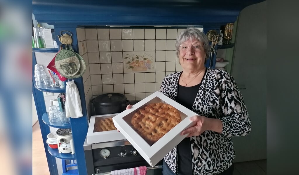 Wil van Rouwendaal bakt taarten voor actie Pinocchio Alpe d'Huez