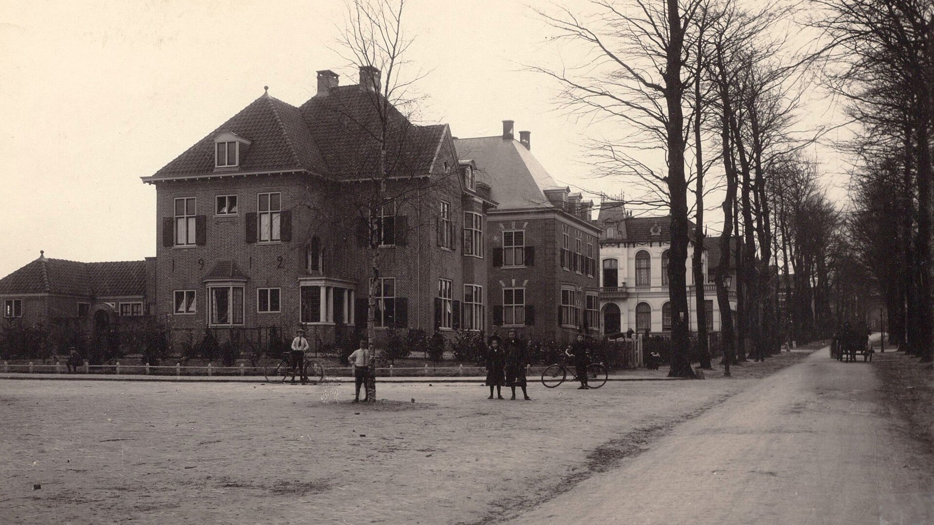 Een foto uit 1912 van de Utrechtseweg ter hoogte van de Westerstraat/Appelweg. 