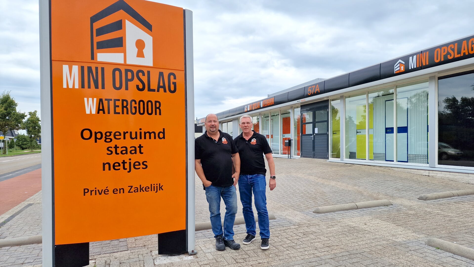 Gert Hagen en Hans Bos startten Mini Opslag Watergoor bijna twee jaar geleden.