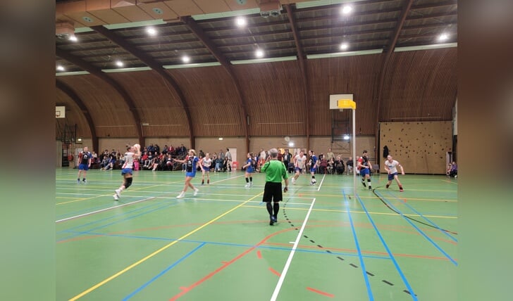 NOVA 1 speelde de laatste zaalwedstrijd thuis tegen Sporting Trigon uit Leiden.