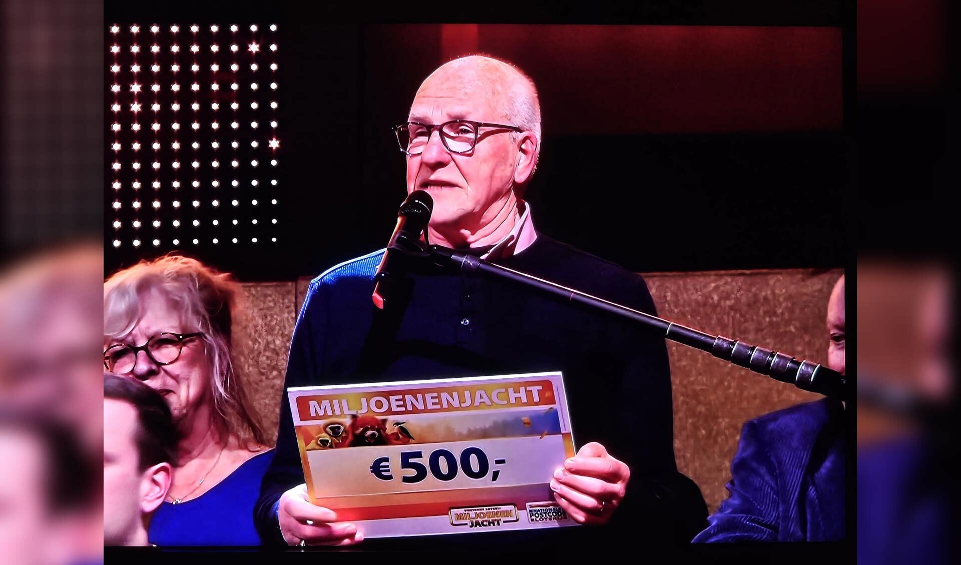Ben Mol werd na loting aangewezen als winnaar van het koffertje met 500 euro voor iedereen in zijn vak.