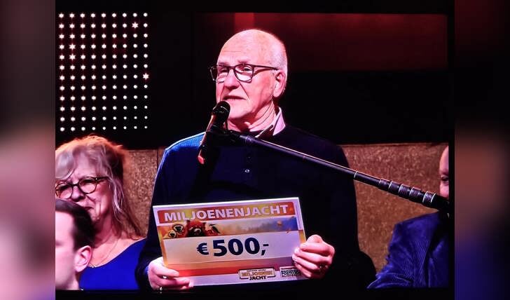 Ben Mol werd na loting aangewezen als winnaar van het koffertje met 500 euro voor iedereen in zijn vak.