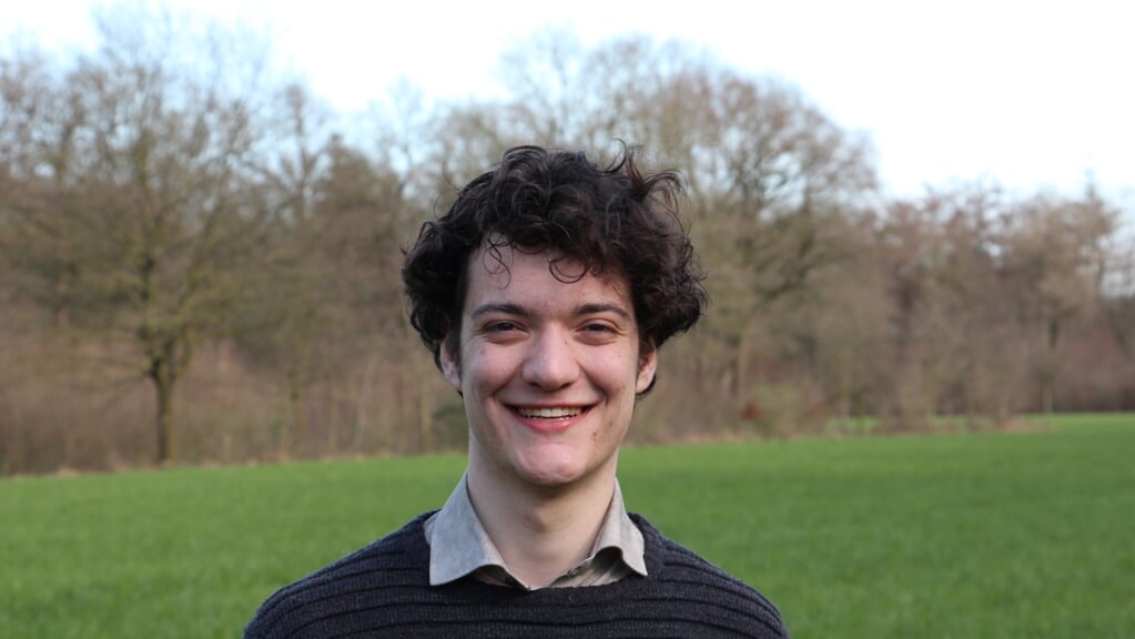 Met zijn 20 jaar wordt  Aron van Iperen het jongste commissielid in de gemeente Barneveld. 