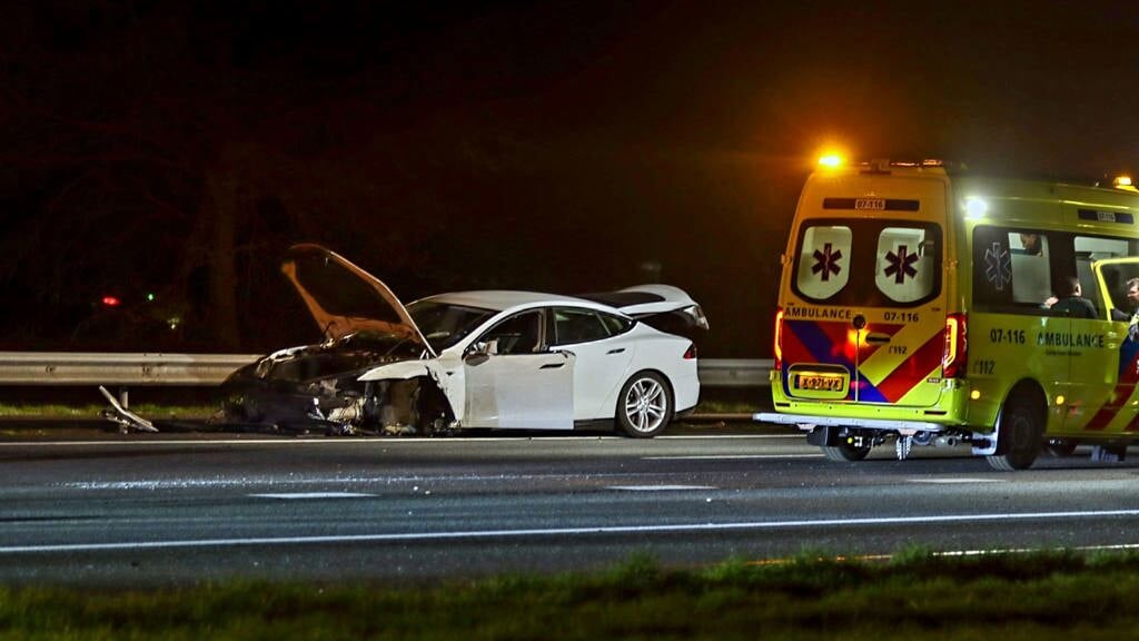 Meerdere Voertuigen Betrokken Bij Zwaar Ongeval Op A1 Tussen Stroe En ...