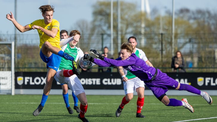 Levi Vos was namens VRC twee keer trefzeker tegen SV Nieuw Utrecht (hier op archieffoto tegen EDO)