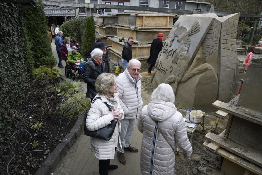 Lezers Barneveldse Krant Kijken Ogen Uit Bij Voorproefje Zandsculpturen