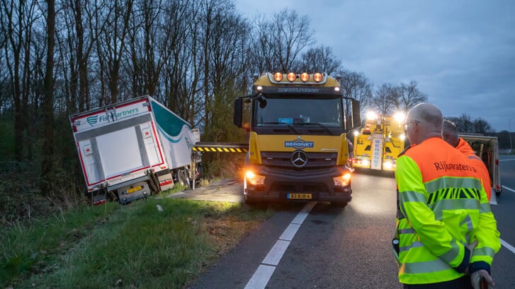 Truck crasht op A1 bij Baarn.
A1 afrit 10 Baarn - Noord Soest.
