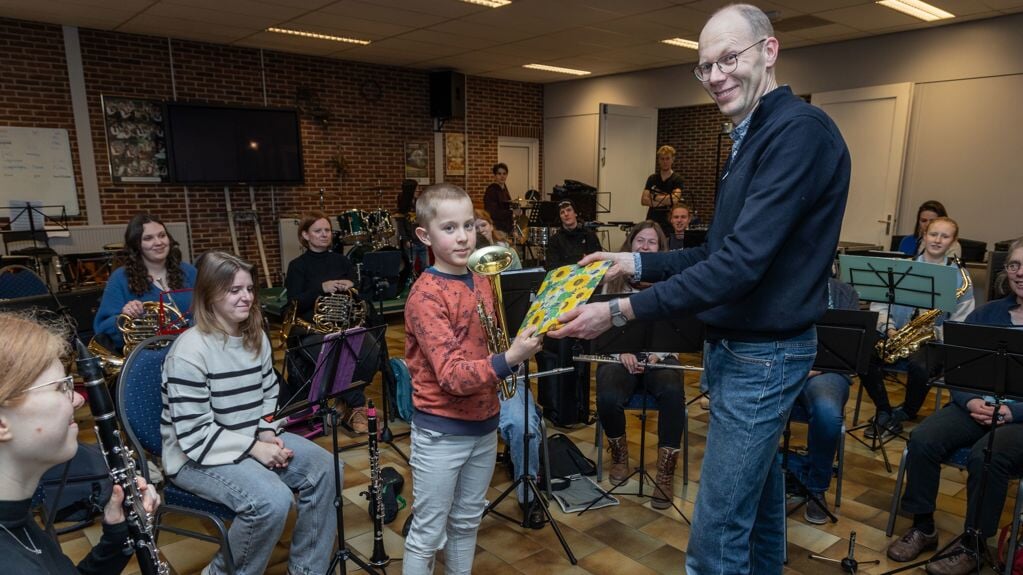 Joep Schipper is het honderdste lid van Stedelijke Muziekvereniging 'De Harmonie' Wageningen.