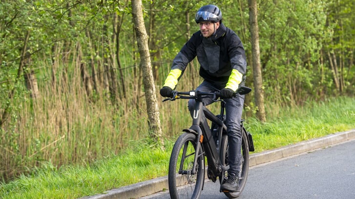 Wilfred Kooiman uit Amersfoort op zijn snelle e-bike