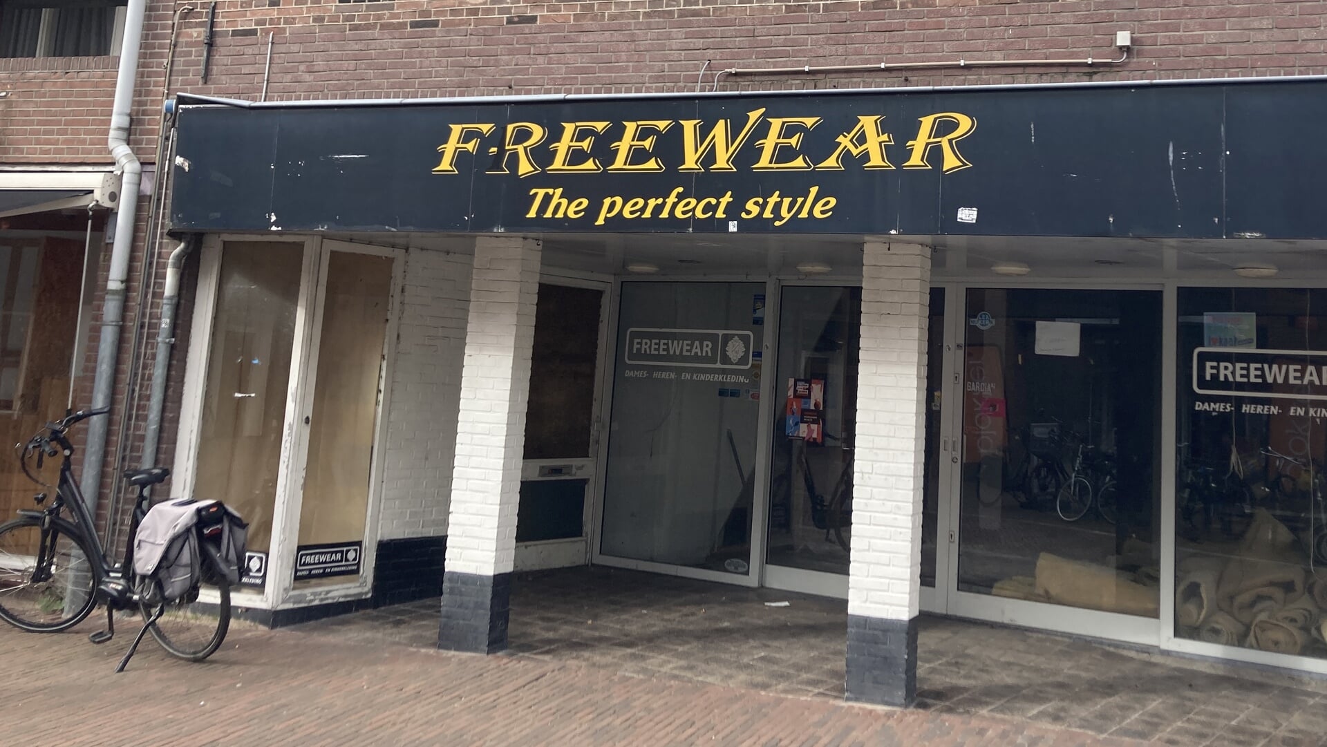 Het voormalige pand van Freewear aan de Langestraat staat al tijden leeg. 