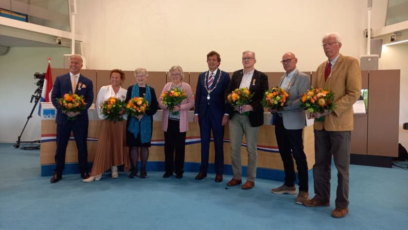 Marcel Boekhoorn, Marlies Boekhoorn-Pouwels, mevrouw Heijnekamp-Rozenboom, mevrouw Veneman-Kroon, burgemeester Verhulst, heer Van den Heuvel, de heer Ten Veen en Rens de Vries.
