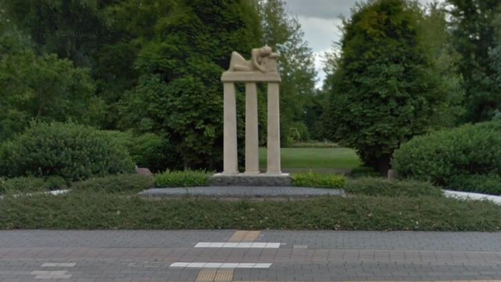 Het monument ‘Aan hen die vielen’ aan de Amsterdamseweg.
