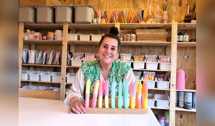 Marian Veenstra-Baggerman zag een droom werkelijkheid worden. In haar eigen atelier maakt ze nu de mooiste en bijzondere 'Hippe kaarsen'.