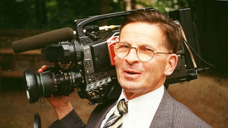 Aloys Canters aan het werk voor Canters TV, hij maakte veel korte reportages van Wageningen,