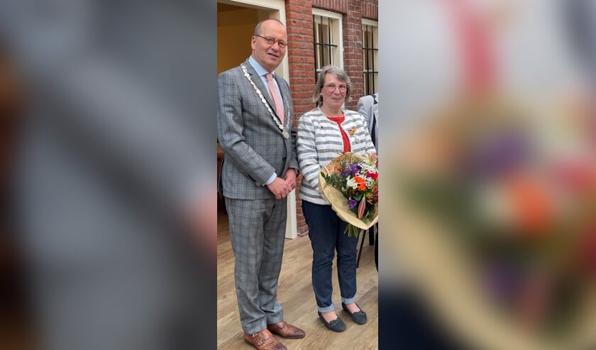 Jeannet Hommel-Rozendaal is benoemd tot Ridder in de Orde van Oranje-Nassau tijdens haar afscheid als voorzitter van de Vecon bij de algemene ledenvergadering