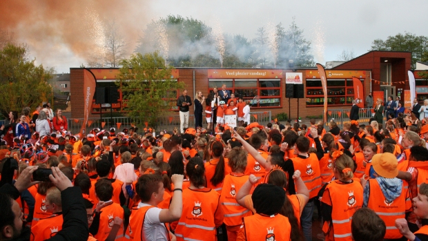 Één groot feest bij opening Koningsspelen Hoofddorp: 'Kroon op ons werk!'