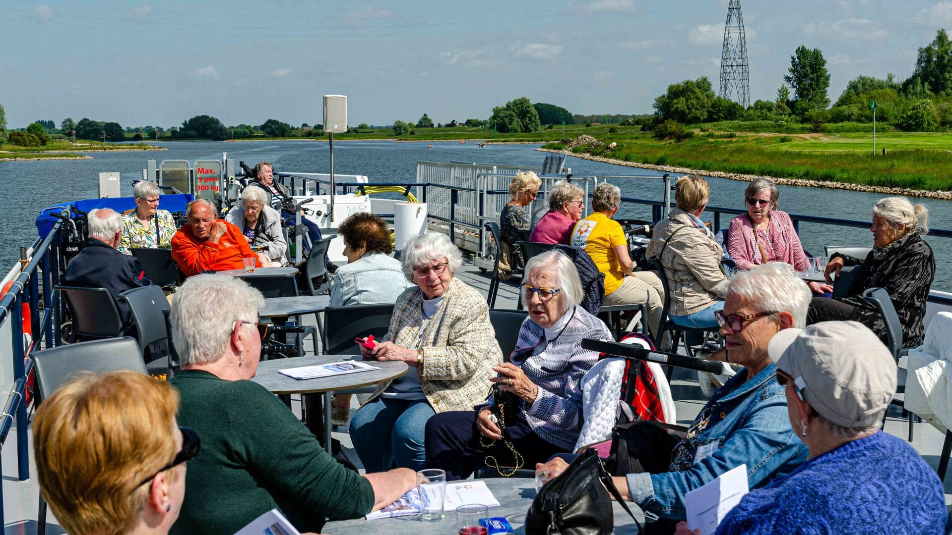 In mei wordt weer de jaarlijkse boottocht vanuit Wageningen georganiseerd door De Zonnebloem.
