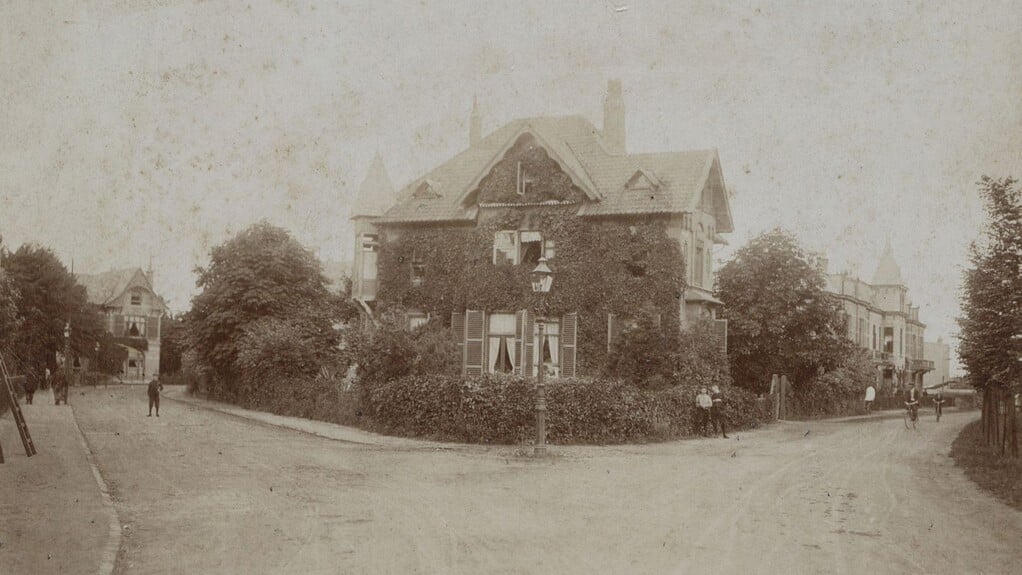 Op deze foto uit 1905 zien we de villa Casa Cara, op de splitsing van de Wijersstraat- Van Persijnstraat. 
