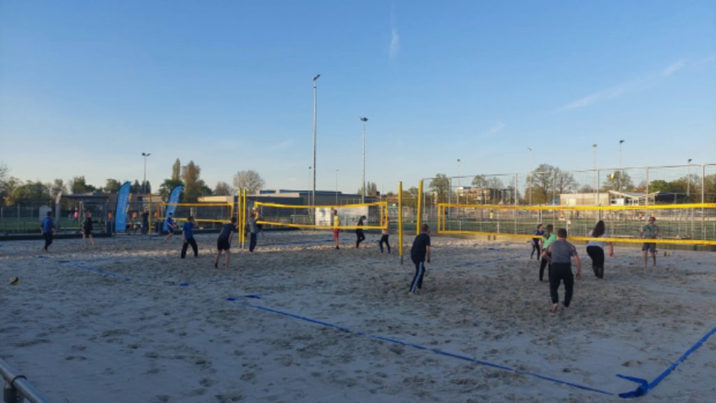 Beachvolleybal-vereniging-VVH-Harderwijk-start-met-succesvolle-speelavonden