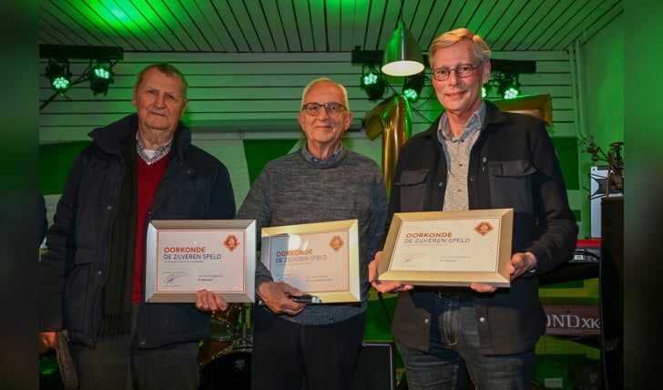 Zilveren vrijwilligers van VVZ'49 v.l.n.r. Ries Brouwer, Dick van de Bovenkamp en Wim Hospes.