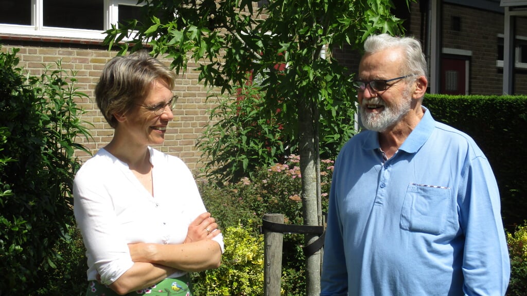 Dominee Bertie Boersma in gesprek met pastor Adri Verweij