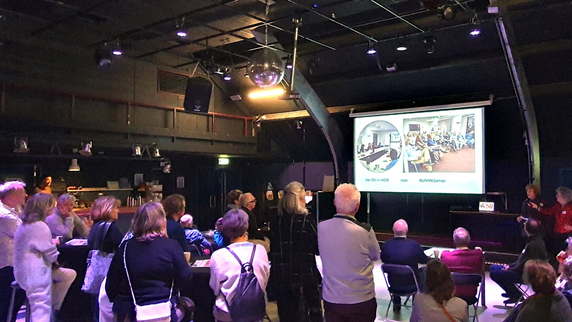 Netwerkbijeenkomst BunnikSamen. Presentatie door Els de Boom-Voorhorst over de ontstaansgeschiedenis van BunnikSamen.