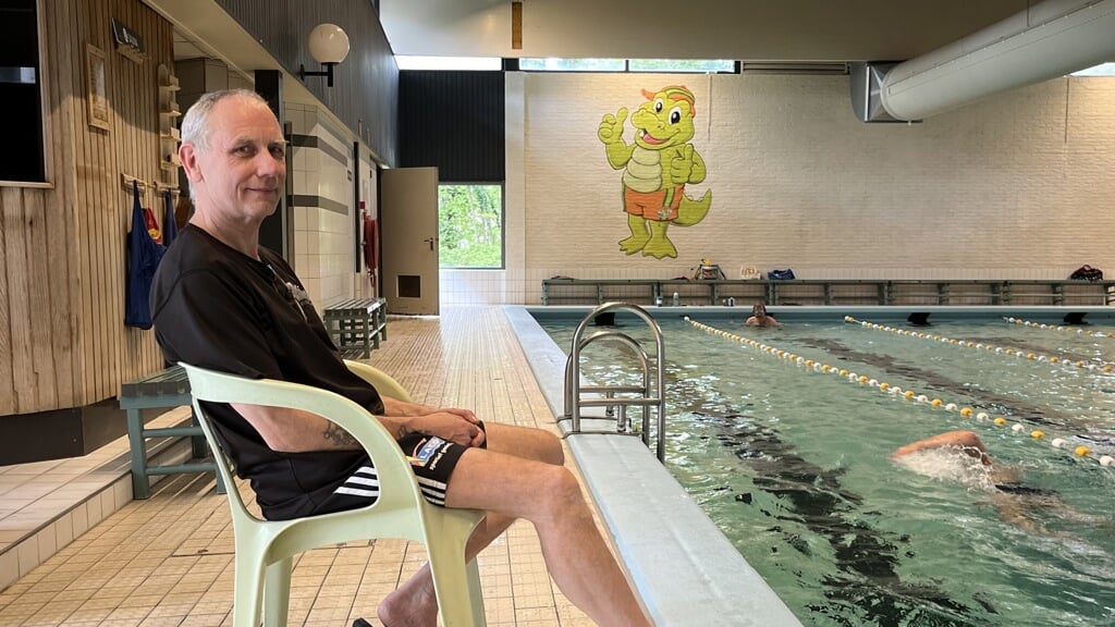 Rob Klaassen is gewaardeerd badmeester omdat hij altijd veel sfeer bij de diverse zwemgroepen bracht.