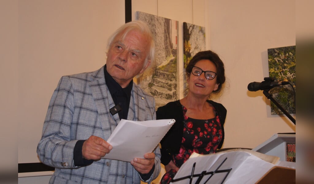 Het optreden van Kees Mobach en Iris de Koomen bij de opening van de expositie Toontje Wageningen.