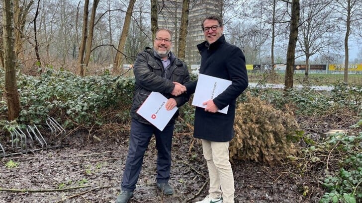 Bart van As en Harry Dijkstra onderteken samenwerkingsovereenkomst.