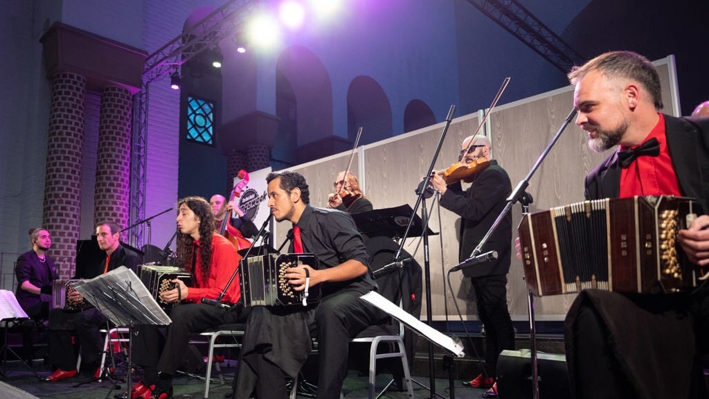 Het Orquesta Tipica La Juan D'Arienzo was in 2022 voor het eerst in Nederland als gast van de Dutch International Tangoweek. 