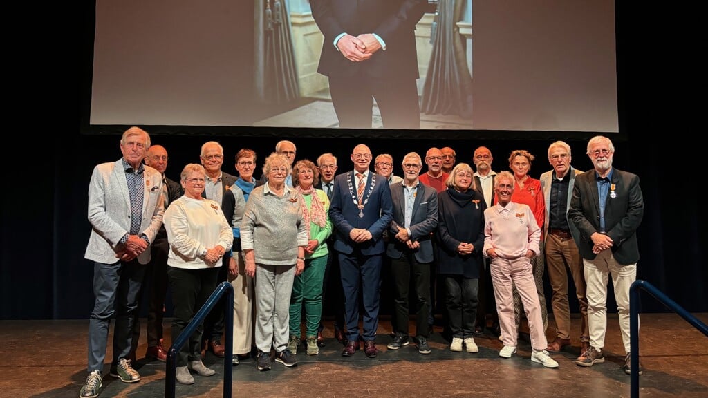 Twintig mensen uit de gemeente Houten ontvingen een lintje tijdens de traditionele Lintjesregen