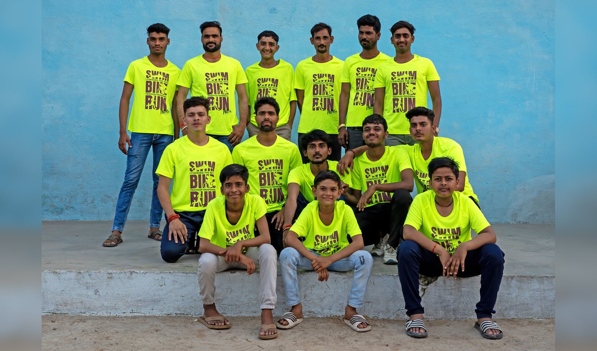 Het cricketteam in India is ontzettend trots op de T-shirts van Triathlon Veenendaal.