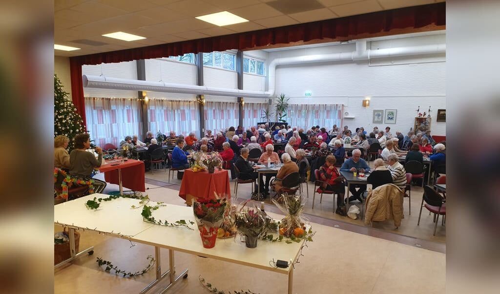 Volle bak tijdens een seniorenbingo in ontmoetingscentrum De Klarinet. Dat kan dus niet meer. Honderden ouderen missen hun verzetje.