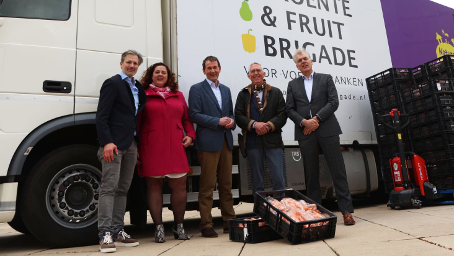 De samenwerkingsovereenkomst wordt bekrachtigd door Rob van Muilekom (gedeputeerde provincie Utrecht), Paul van Berkel (bestuurslid Voedselbanken Nederland) en Gert Mulder (voorzitter Groente & Fruitbrigade), Mary Van Hoek-Hendriks (bestuurslid Groente & Fruitbrigade) en Joost Dekkers (founder Starthubs.