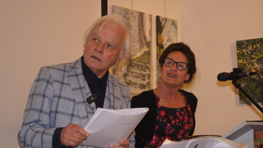 Het optreden van Kees Mobach en Iris de Koomen bij de opening van de expositie Toontje Wageningen.