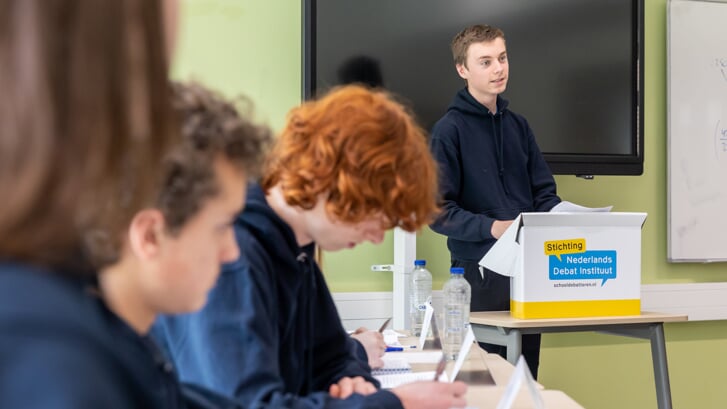 Tijdens deze 15e editie debatteren ruim twintig scholierenteams om de titel ‘Nederlands Kampioen Debatteren’.