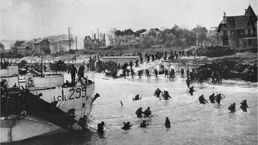 6 juni 1944 Landing op Normandisch strand. Waarschijnlijk Junobeach.