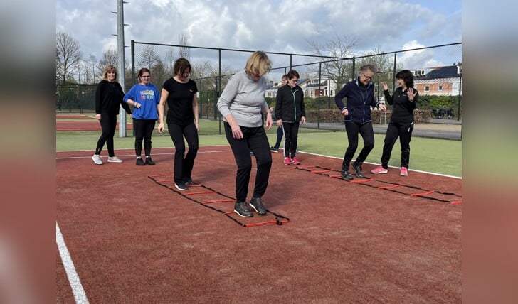 Vitality Club Nieuwland maakt ook gebruik van sportladders. Goed om de balans te trainen.