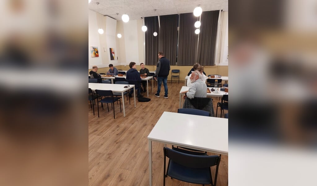 Het was vrijdagavond gezellig druk in het Nutsgebouw.